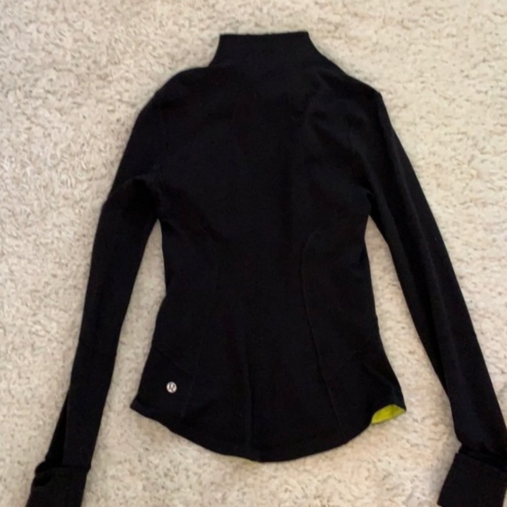 Lululemon jacket size 4 - Picture 2 of 3